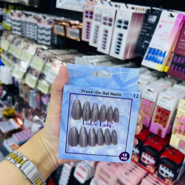 Press-On Nails "Cut Eye"