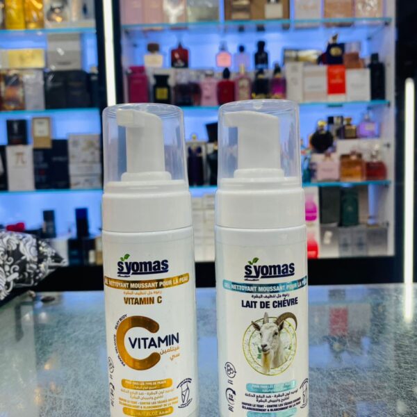 GEL NETTOYANT VISAGE À LA VITAMINE C ET AU LAIT DE CHÈVRE