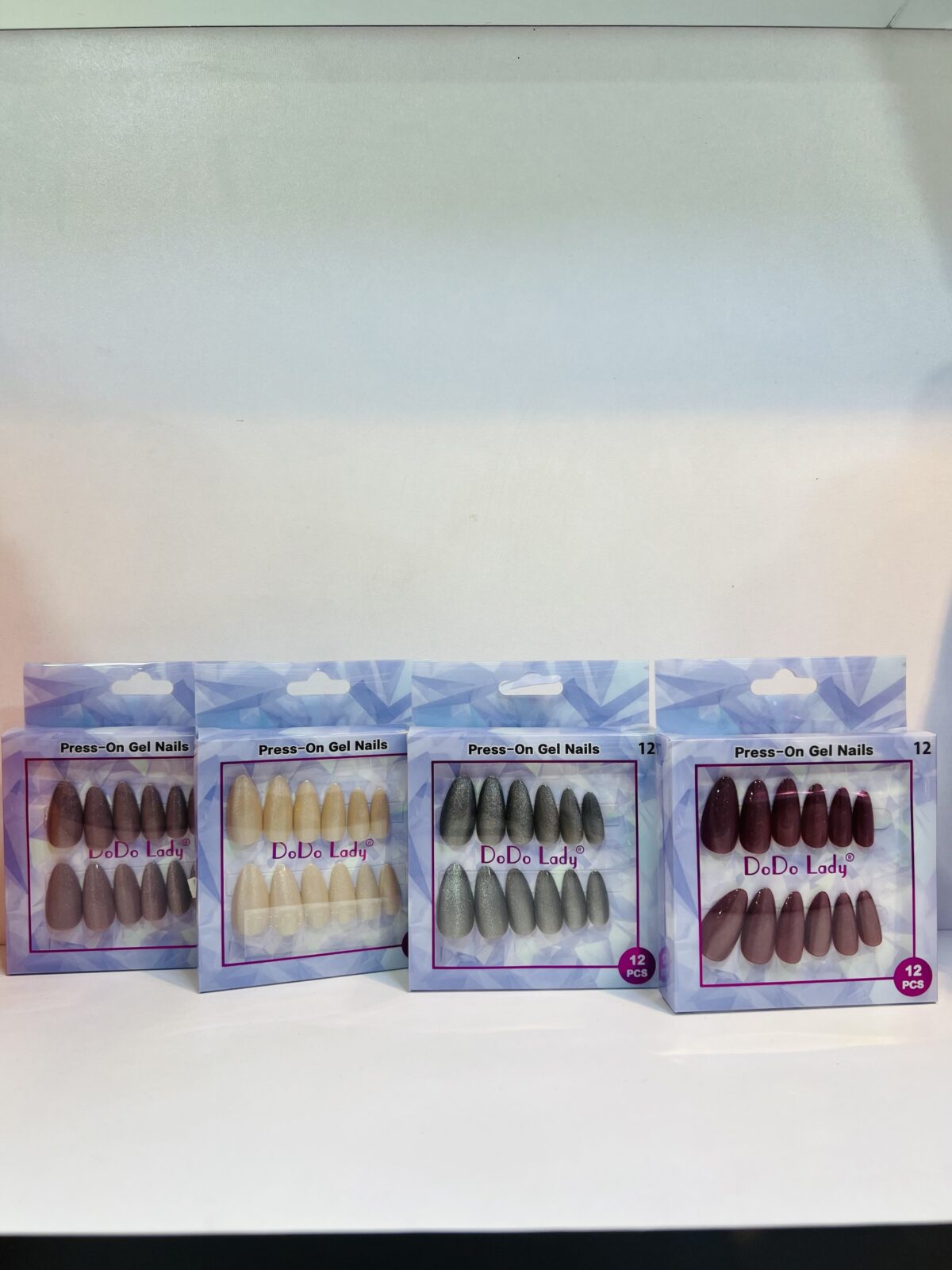Press on nails cut eye – Image 1